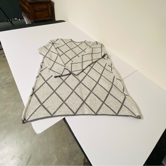 Gray Diamond Pattern Cardigan Sweater Women’s XL - Picture 9 of 13